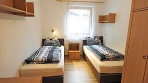 3 bedrooms, iron/ironing board, free cribs/infant beds, free WiFi