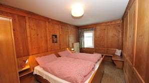 2 bedrooms, laptop workspace, free WiFi