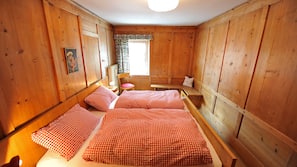2 bedrooms, laptop workspace, free WiFi