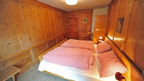 2 bedrooms, laptop workspace, free WiFi