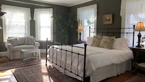 Premium bedding, desk, free cots/infant beds, free WiFi