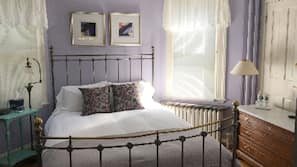 Premium bedding, desk, free cots/infant beds, free WiFi