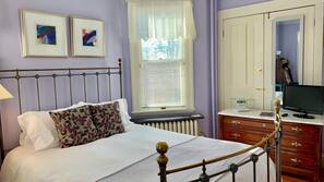 Premium bedding, desk, free cots/infant beds, free WiFi