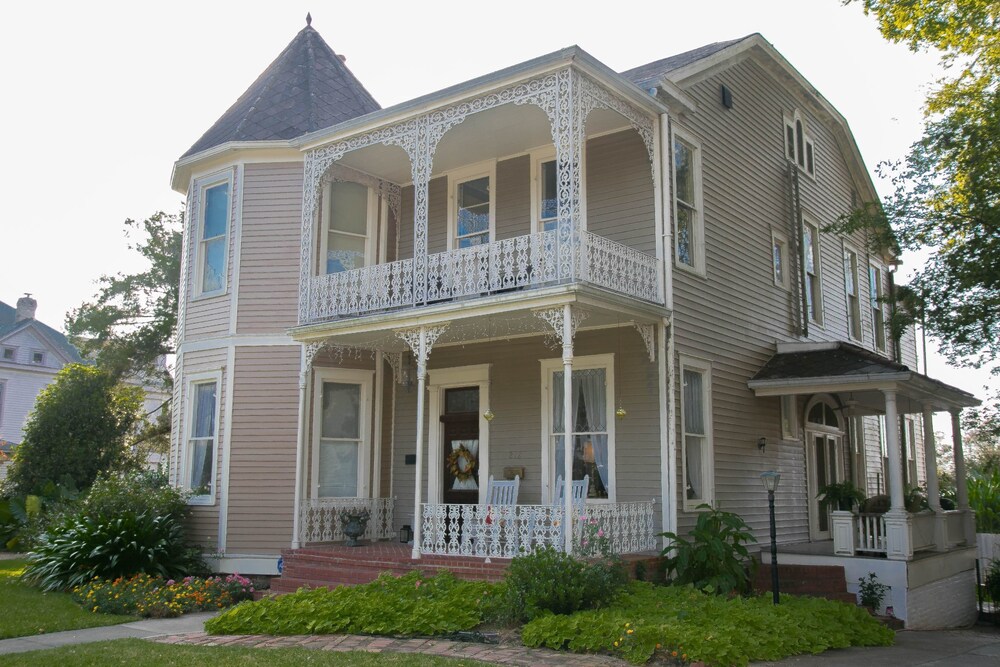 Laurel Manor Bed And Breakfast in Natchez Best Rates & Deals on Orbitz