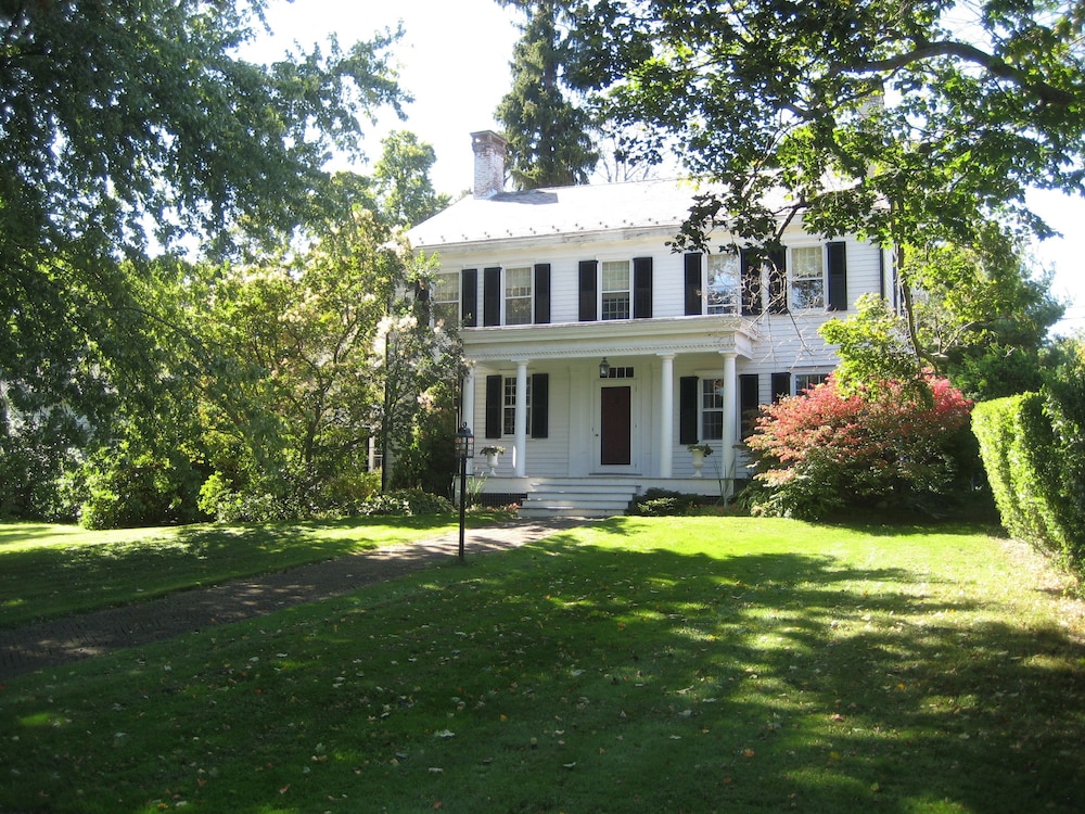 Millbrook Country House Bed \u0026 Breakfast 