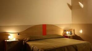 Minibar, una cassaforte in camera, una scrivania, ferro/asse da stiro