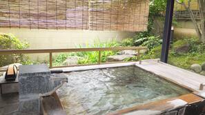 Outdoor spa bath