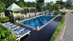 Outdoor pool, pool umbrellas, sun loungers