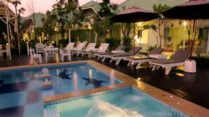 Outdoor pool, pool umbrellas, sun loungers