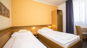 Hypo-allergenic bedding, minibar, in-room safe, desk