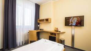 Hypo-allergenic bedding, minibar, in-room safe, desk