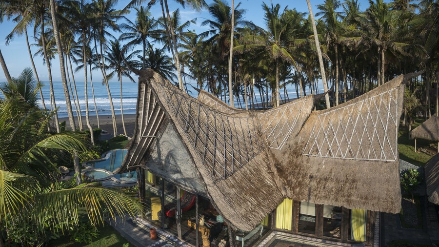 Absolute Beachfront Romantic Villa Laut