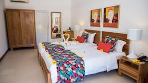 Premium bedding, in-room safe, iron/ironing board, free WiFi