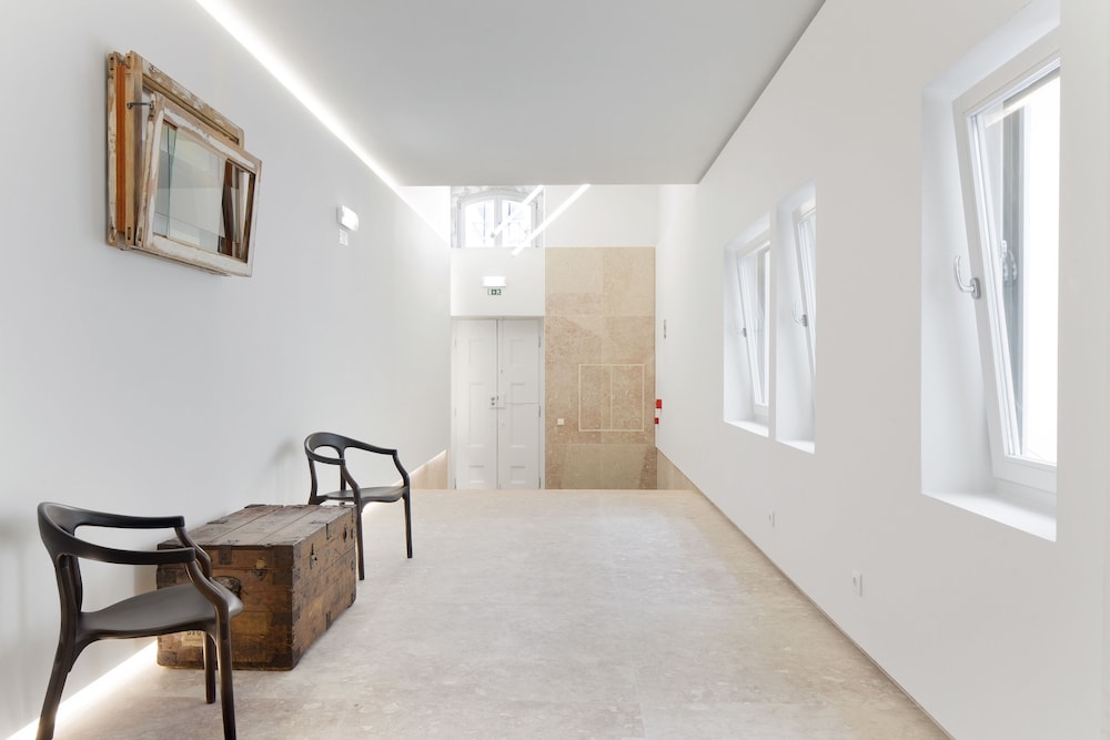 Ascensor Da Bica Lisbon Serviced Apartments District Featured Image Lobby Guestroom