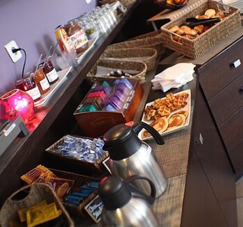 Book Hotel Le Ceitya Saint Gilles Croix De Vie Room Deals Hotwire