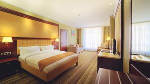 Minibar, in-room safe, desk, iron/ironing board