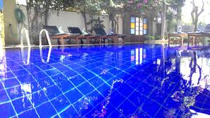 Outdoor pool, pool loungers