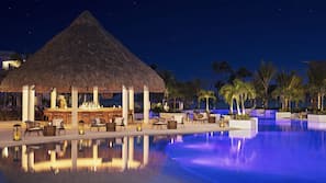 2 outdoor pools