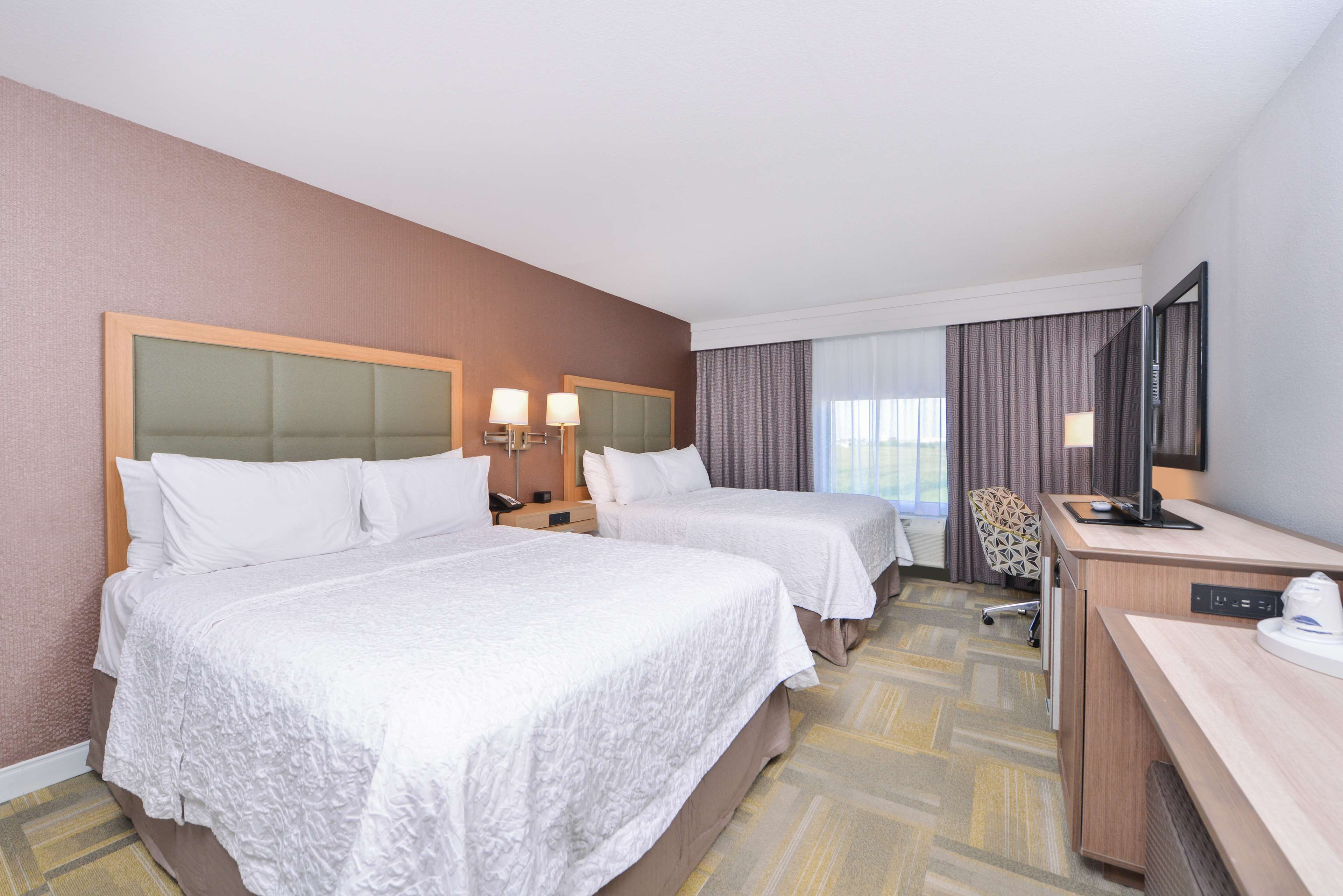 hilton hotels in altoona iowa
