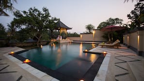 Outdoor pool, sun loungers