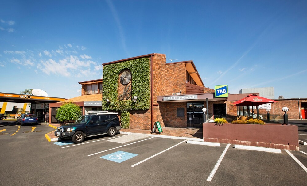 Millers Inn Altona North Aus Expedia Au Parking