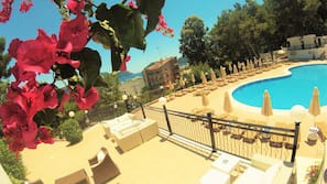 2 outdoor pools