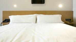 Caja fuerte, cortinas opacas, wifi gratis y ropa de cama