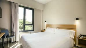 Caja fuerte, cortinas opacas, wifi gratis y ropa de cama