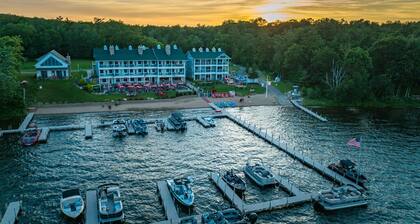Quarterdeck Resort & Restaurant