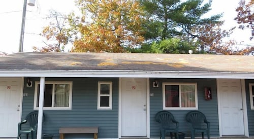 Restwood Motel in Traverse City, United States
