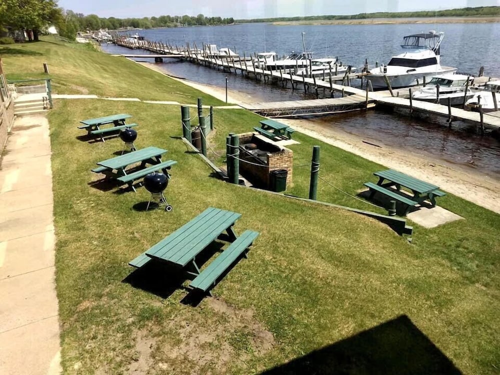 Sportsman's Lodge in Baudette Best Rates & Deals on Orbitz
