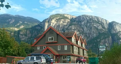 Squamish Adventure Inn