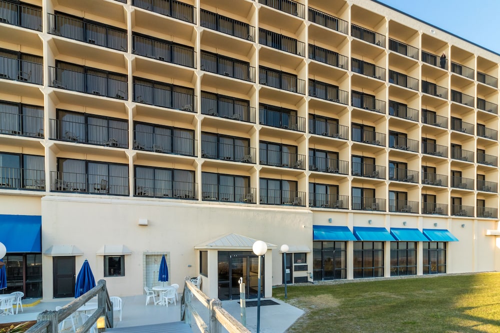 Crystal Coast Oceanfront Hotel, Pine Knoll Shores 114 Room Prices