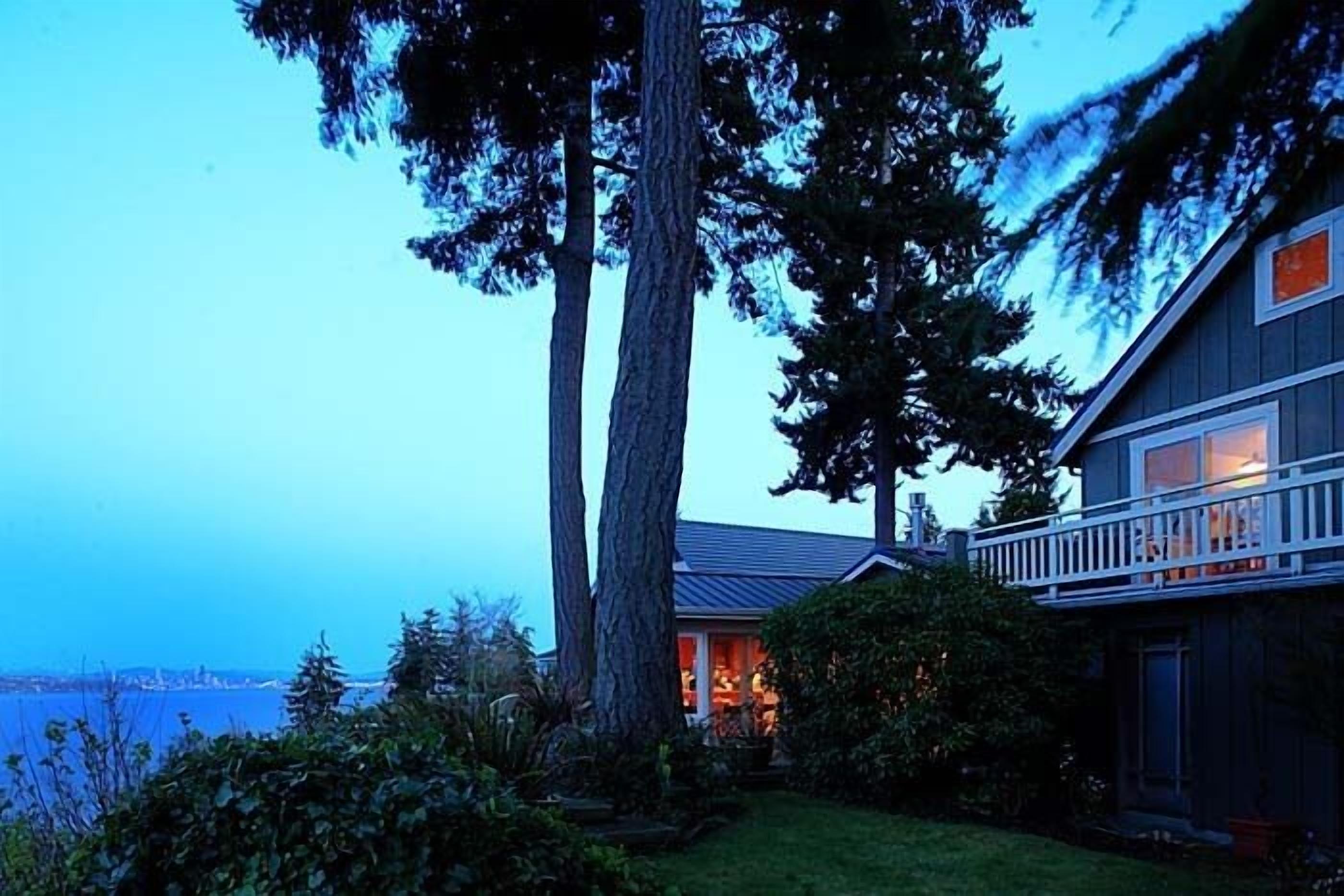 Skiff Point Guest House In Bainbridge Island Wa Expedia
