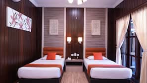 Minibar, in-room safe, desk, iron/ironing board