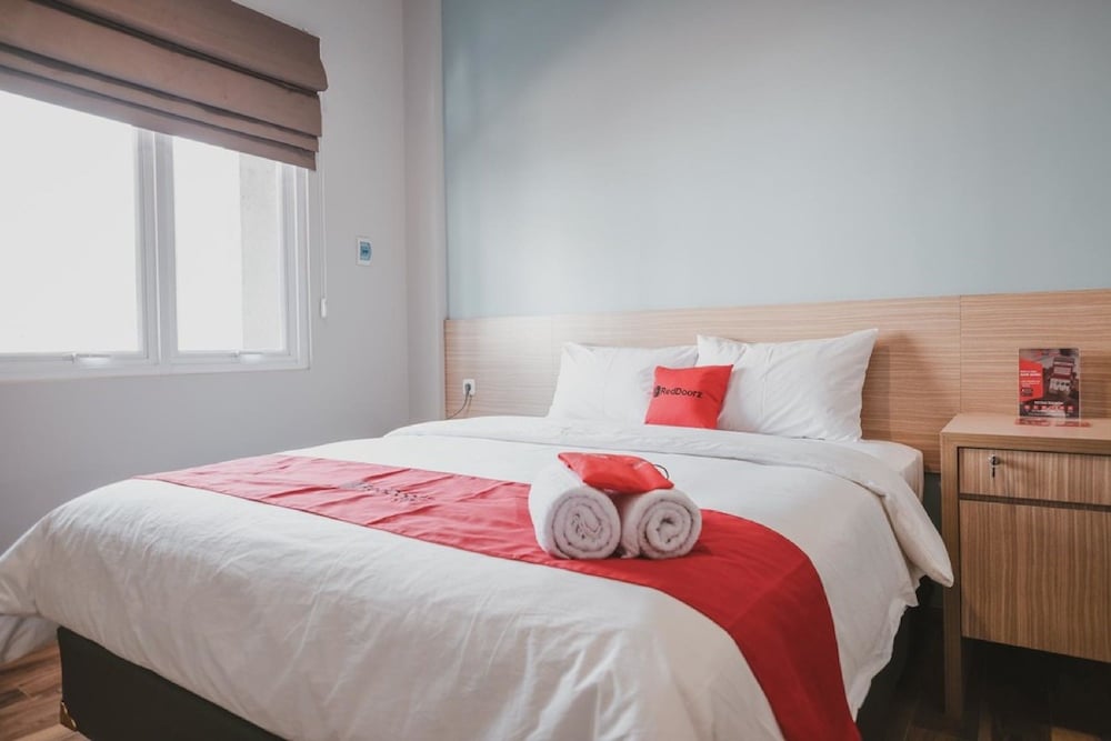 Foto - Reddoorz Plus @ Karet Pedurenan 3