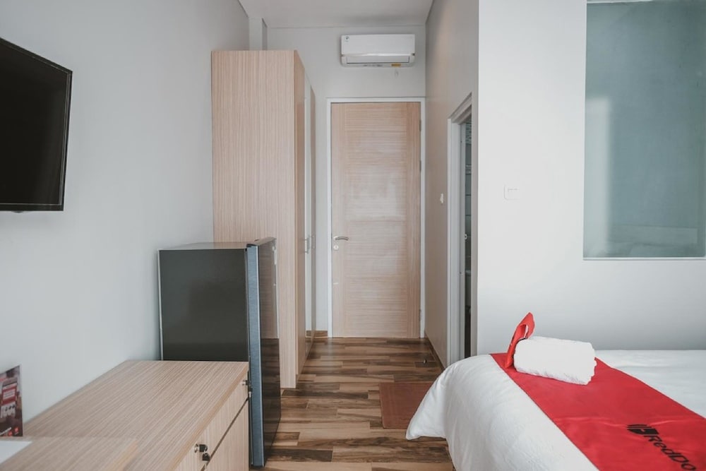 Foto - Reddoorz Plus @ Karet Pedurenan 3