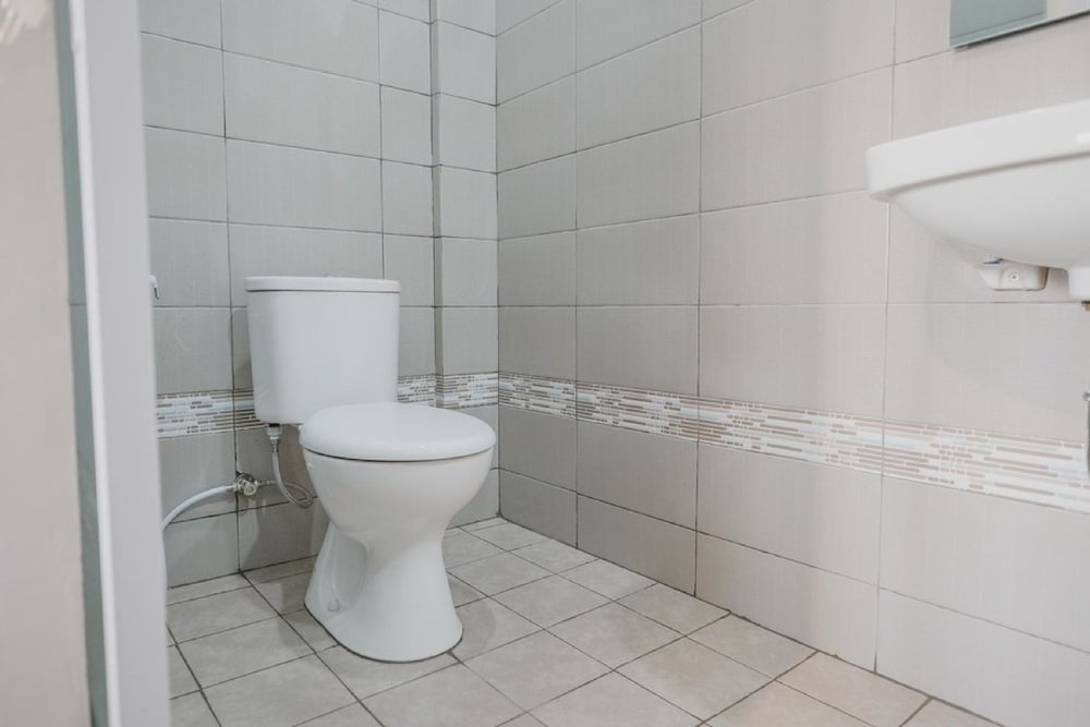 Foto - Reddoorz Plus @ Karet Pedurenan 3