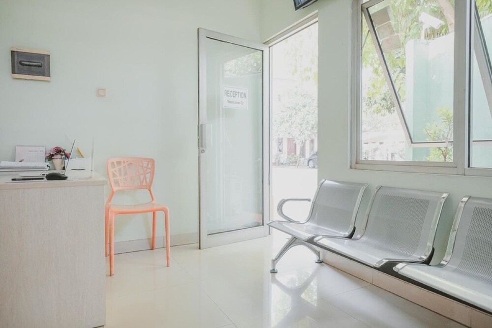 Foto - Reddoorz Plus @ Karet Pedurenan 3