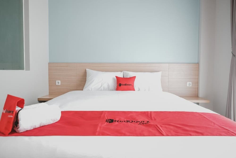 Foto - Reddoorz Plus @ Karet Pedurenan 3