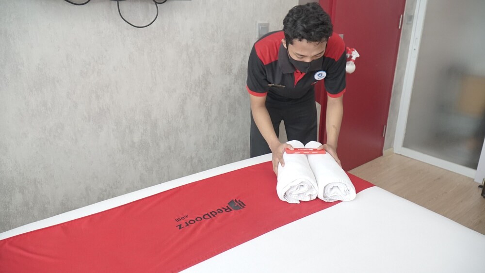 Foto - Reddoorz Plus @ Karet Pedurenan 3