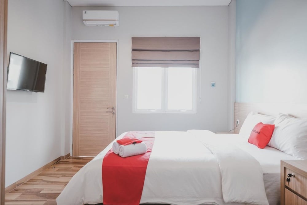 Foto - Reddoorz Plus @ Karet Pedurenan 3