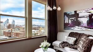 Premium bedding, minibar, in-room safe, desk