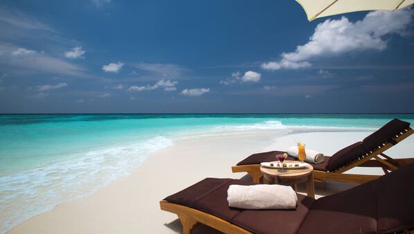 On the beach, white sand, windsurfing, beach bar