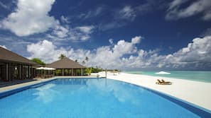 2 outdoor pools