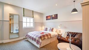 Free minibar, desk, iron/ironing board, free WiFi
