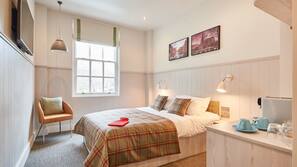Free minibar, desk, iron/ironing board, free WiFi