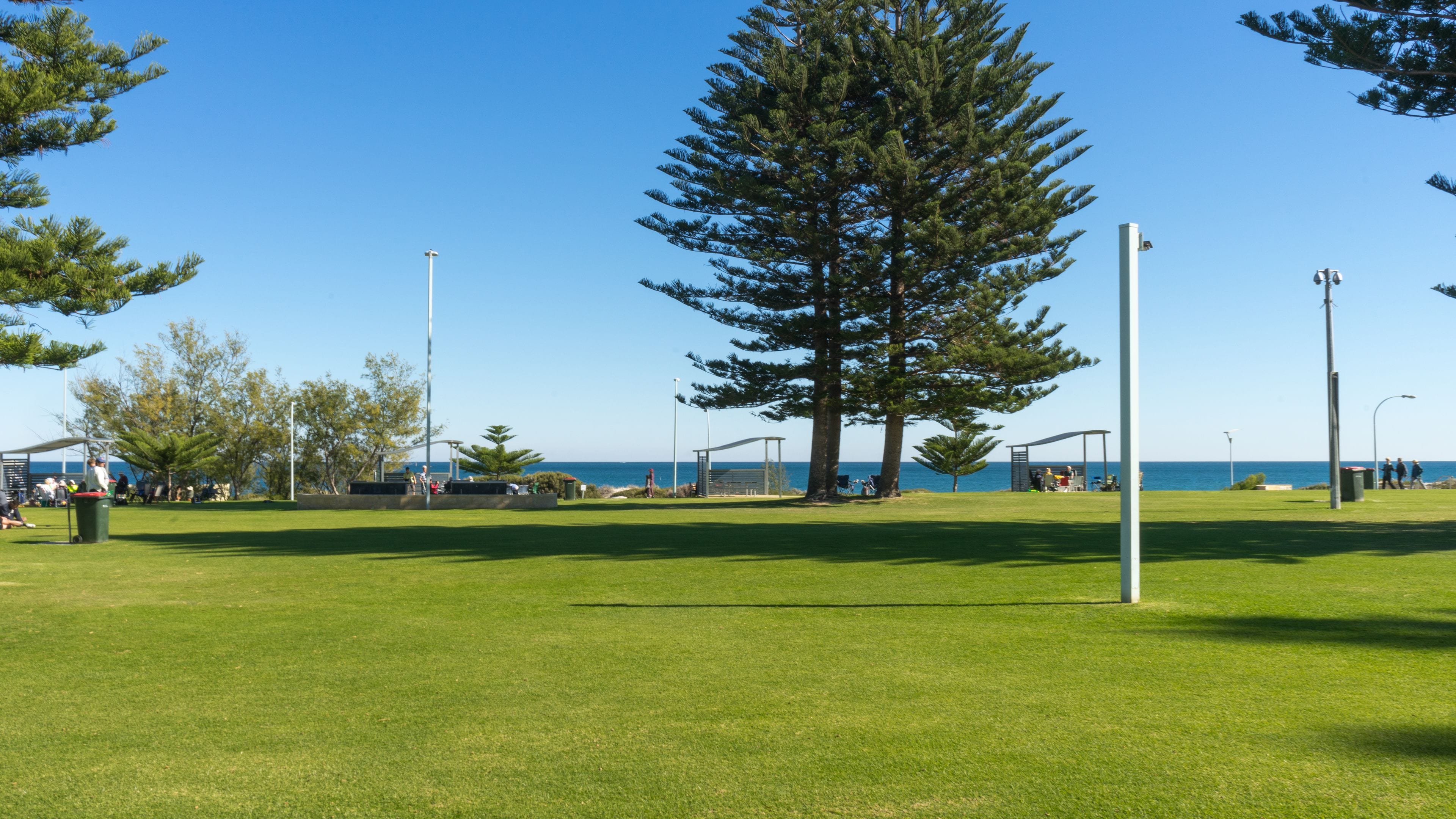 Mullaloo Beach Hotel & Apartments