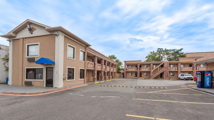 Travelodge by Wyndham South Hackensack