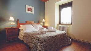 Decoración individual, escritorio, espacio para trabajar con un portátil